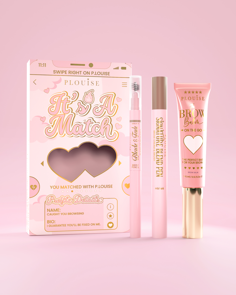 Coffret cosmétique pour sourcils It's A Match comprenant le stylo P.Louise Signature Blend Pen, le crayon à sourcils Blade & Fade et le baume à sourcils, emballés dans des boîtes à thème rose et or avec des motifs de cœur.
