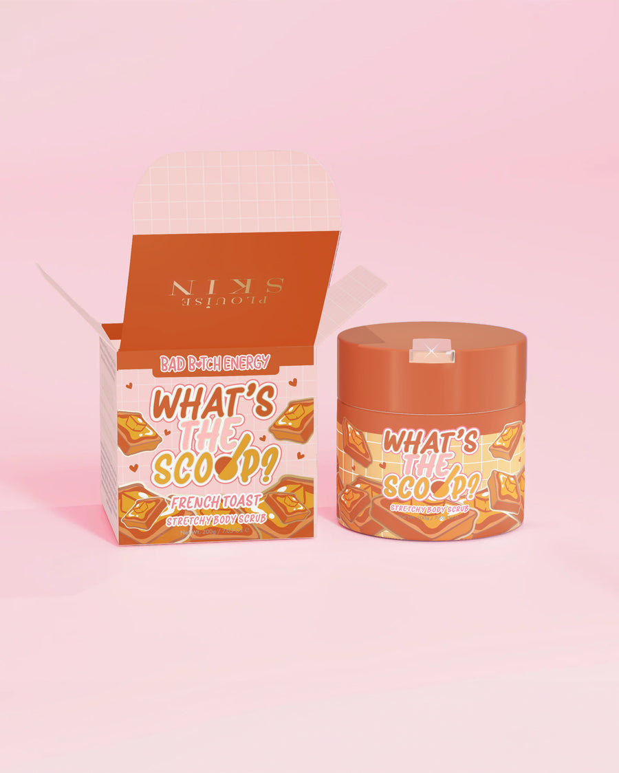 P. Louise "Vad är skopan?" stretchig kroppsskrubb i french toiast-doft med en french toast-designförpackning på en rosa bakgrund